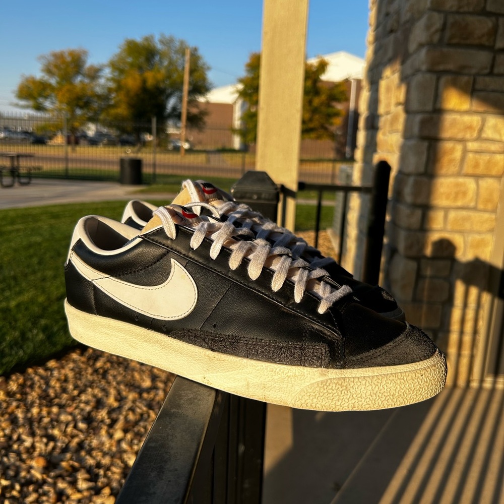 Nike Low Blazers. Lightly worn and great condition. Size 10.